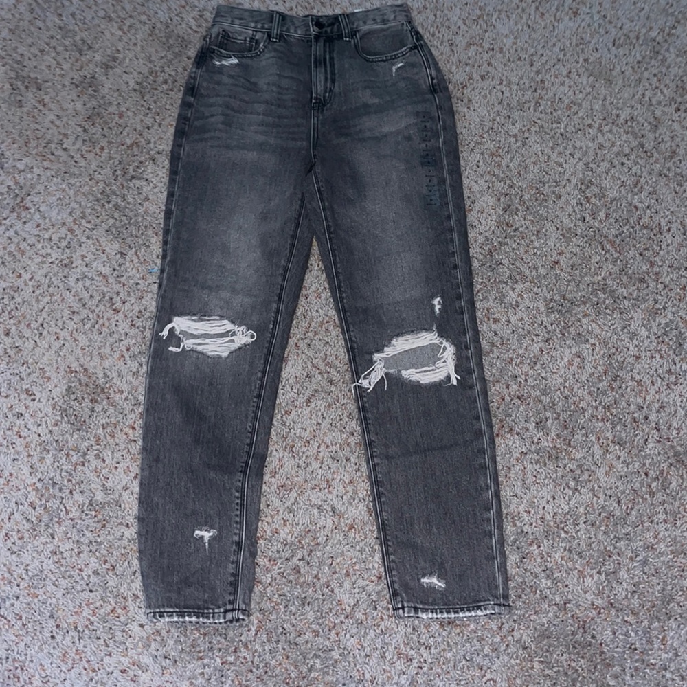 BNWT american eagle black wash ripped mom jean
